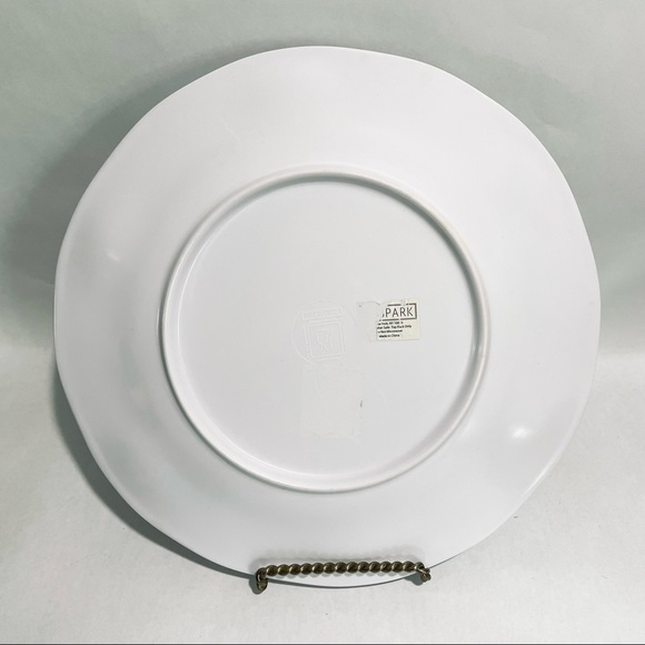 Poinsettia cardinal Christmas melamine dinner plates set of 4 - Picture 4 of 10